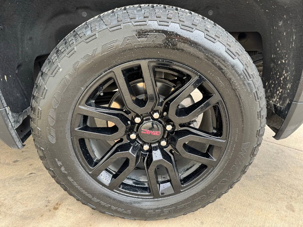 Used 2024 GMC Sierra 1500 Elevation w/ Elevation Premium Package image 9