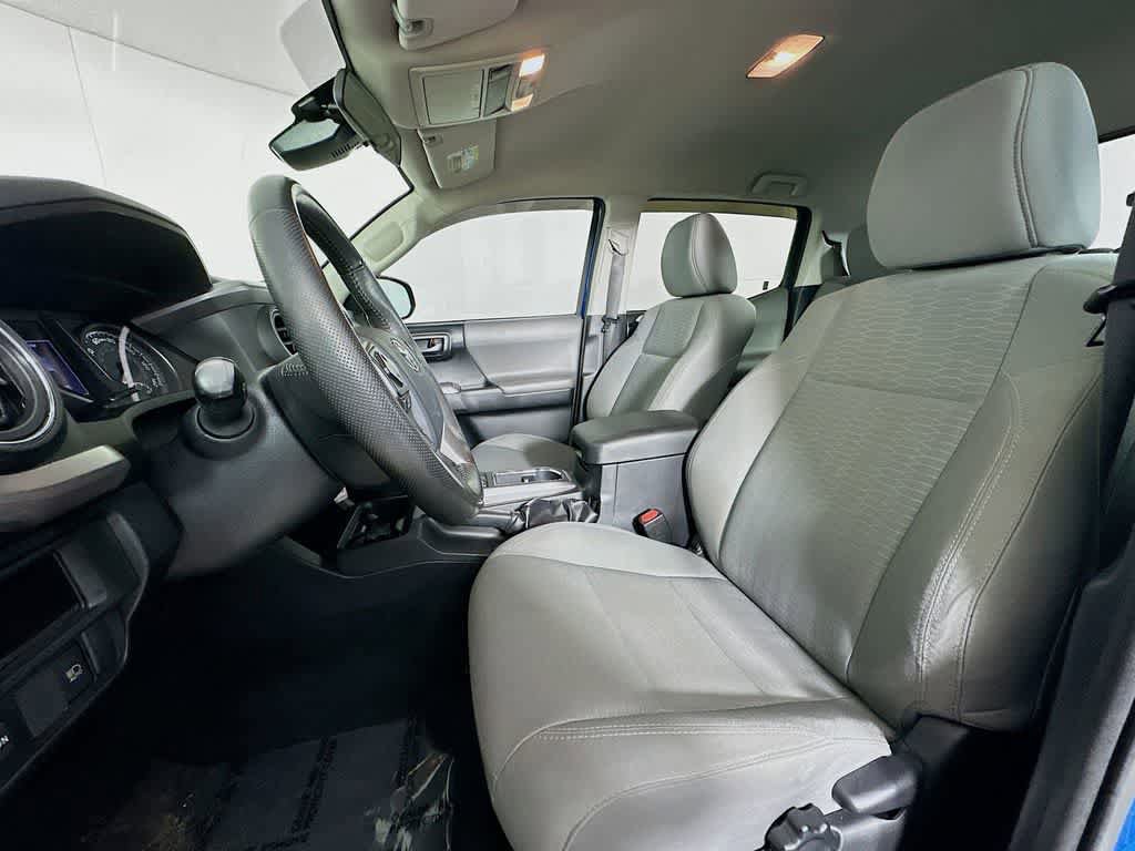 Used 2018 Toyota Tacoma SR5 RWD image 12