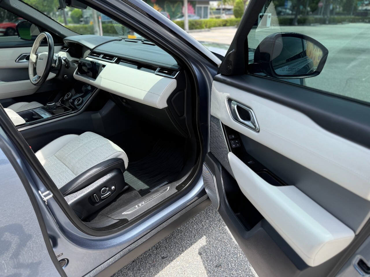 Used 2018 Land Rover Range Rover Velar R-Dynamic HSE AWD/4WD image 23