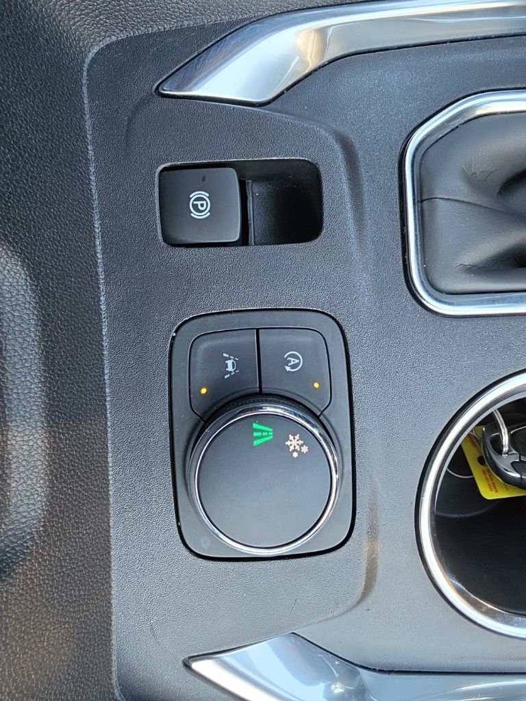 Used 2023 Chevrolet Traverse LT FWD image 22