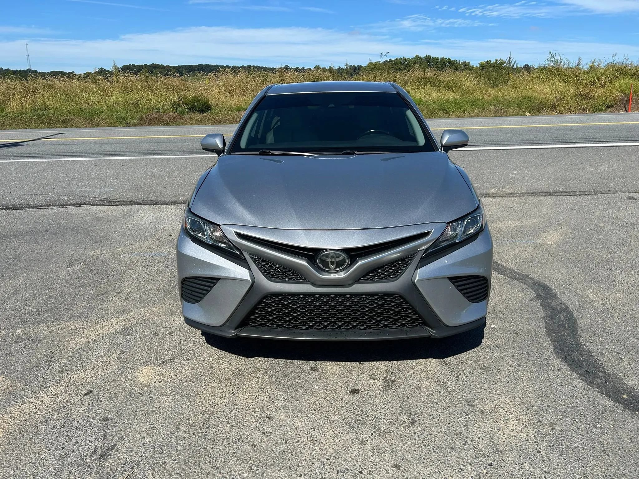 Used 2019 Toyota Camry SE FWD image 4