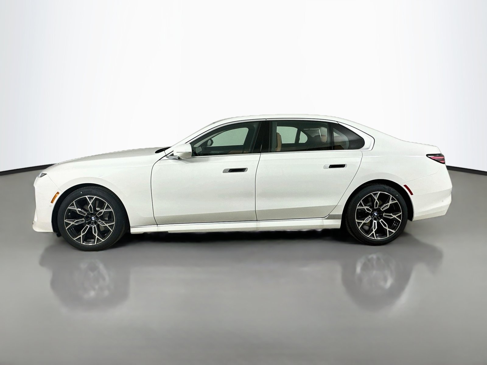 New 2027 BMW 740i xDrive AWD/4WD image 8