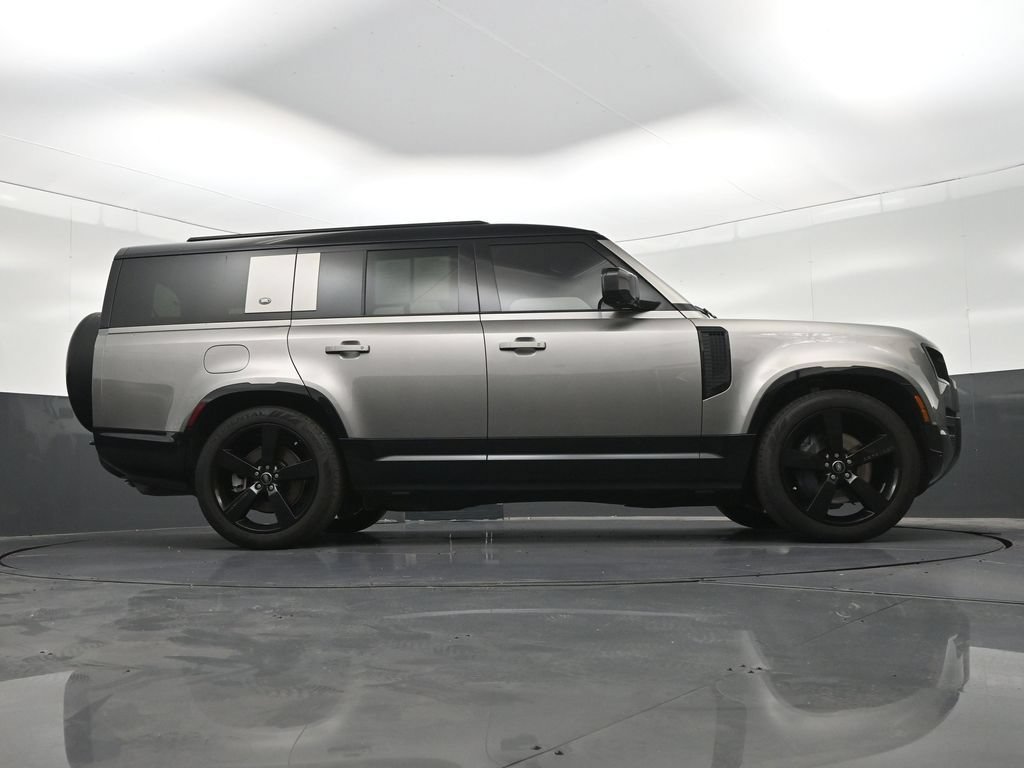 Used 2024 Land Rover Defender 130 X-Dynamic SE AWD/4WD image 28