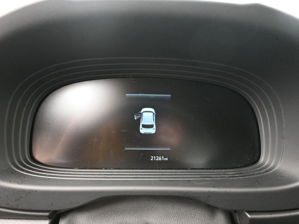 Used 2024 Hyundai Venue Limited image 28