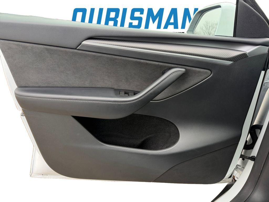 Used 2023 Tesla Model Y Long Range image 18