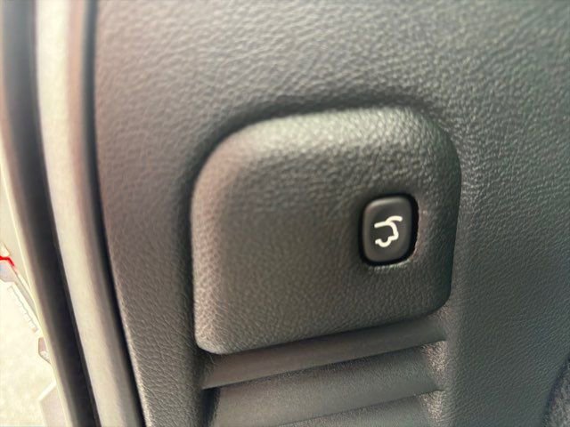 Used 2017 Jeep Grand Cherokee Overland image 35