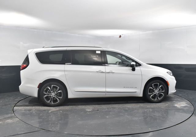 New 2026 Chrysler Pacifica Pinnacle image 11