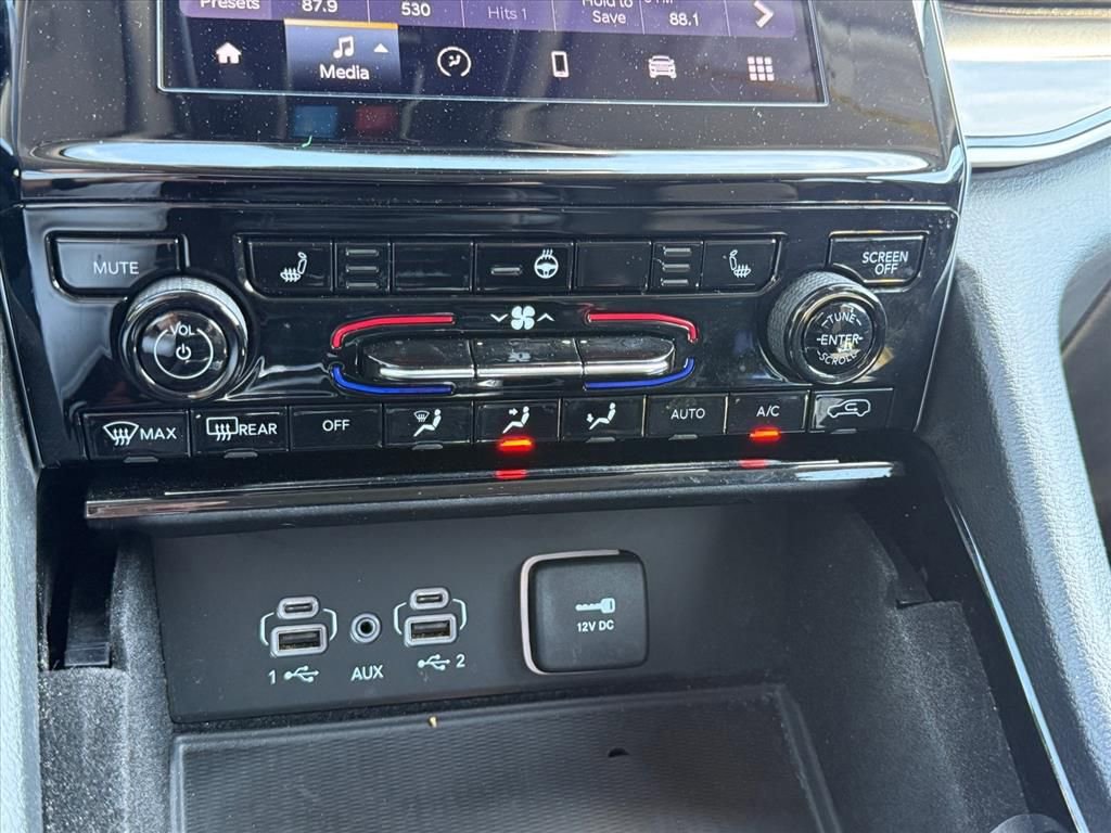 Used 2022 Jeep Grand Cherokee Laredo w/ Luxury Tech Group I image 17