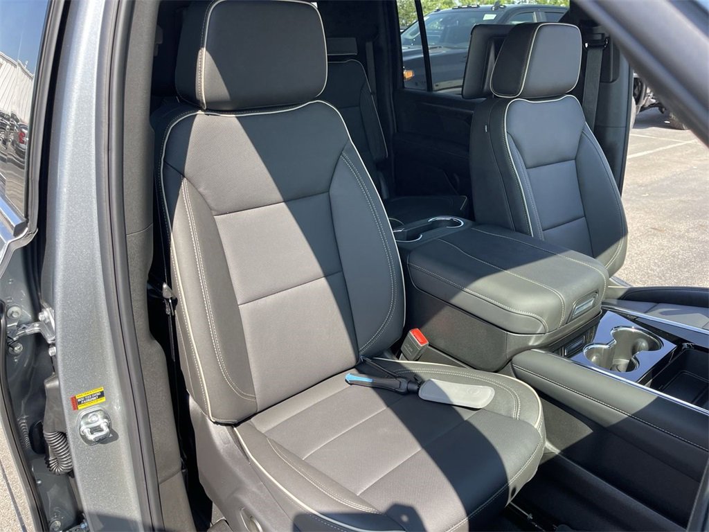 New 2025 Chevrolet Suburban Premier image 26