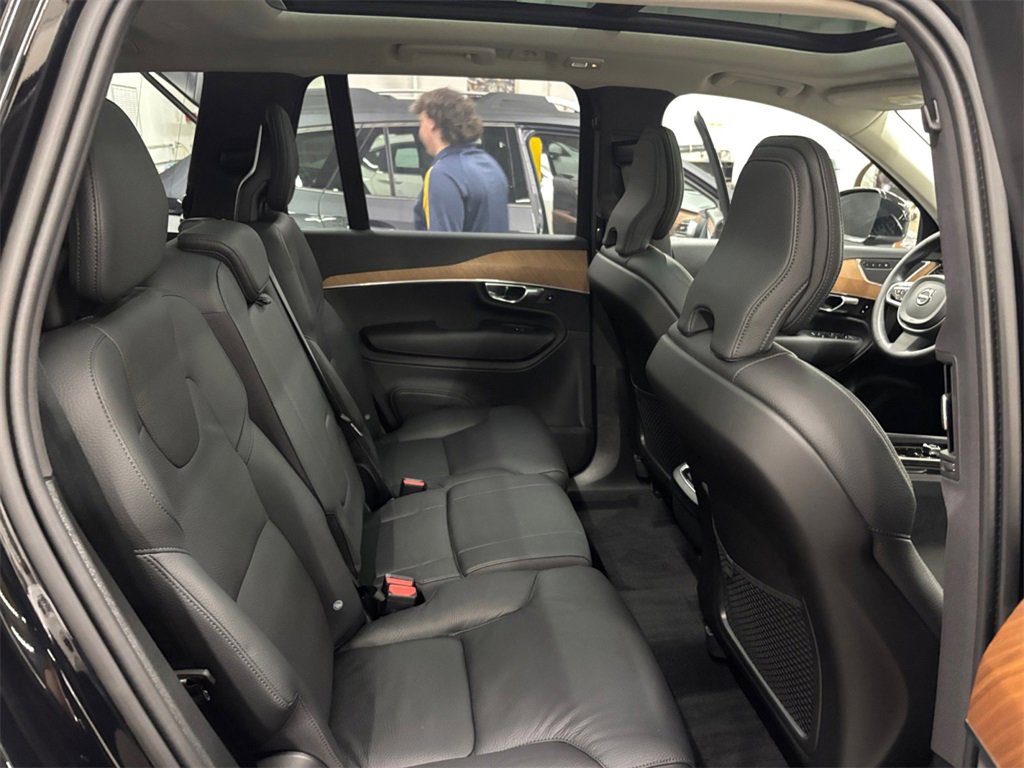 Certified 2025 Volvo XC90 B5 Plus w/ Protection Package Premier image 18