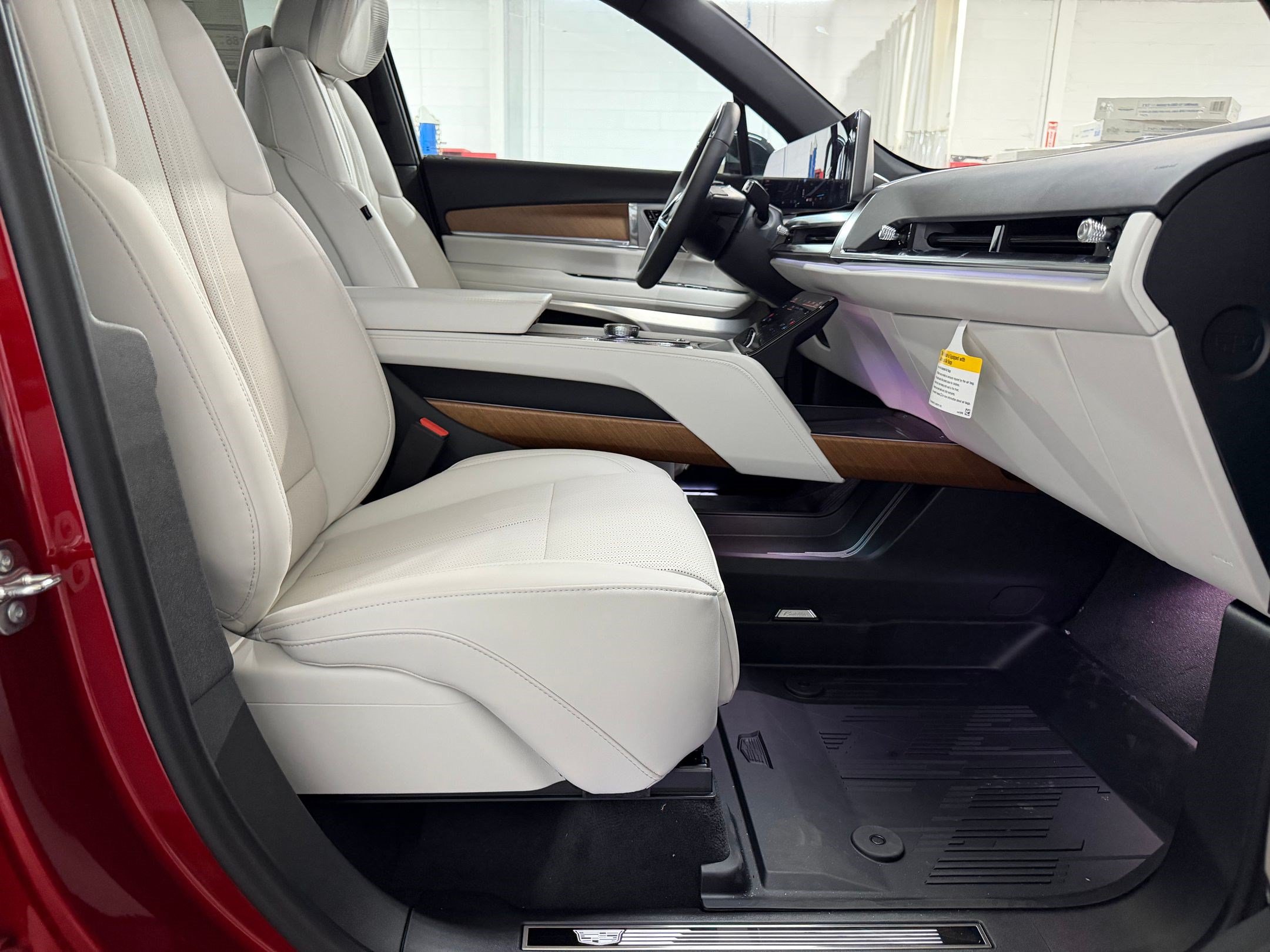 New 2026 Cadillac Vistiq Sport w/ LPO, Floor Liner Package AWD/4WD image 24