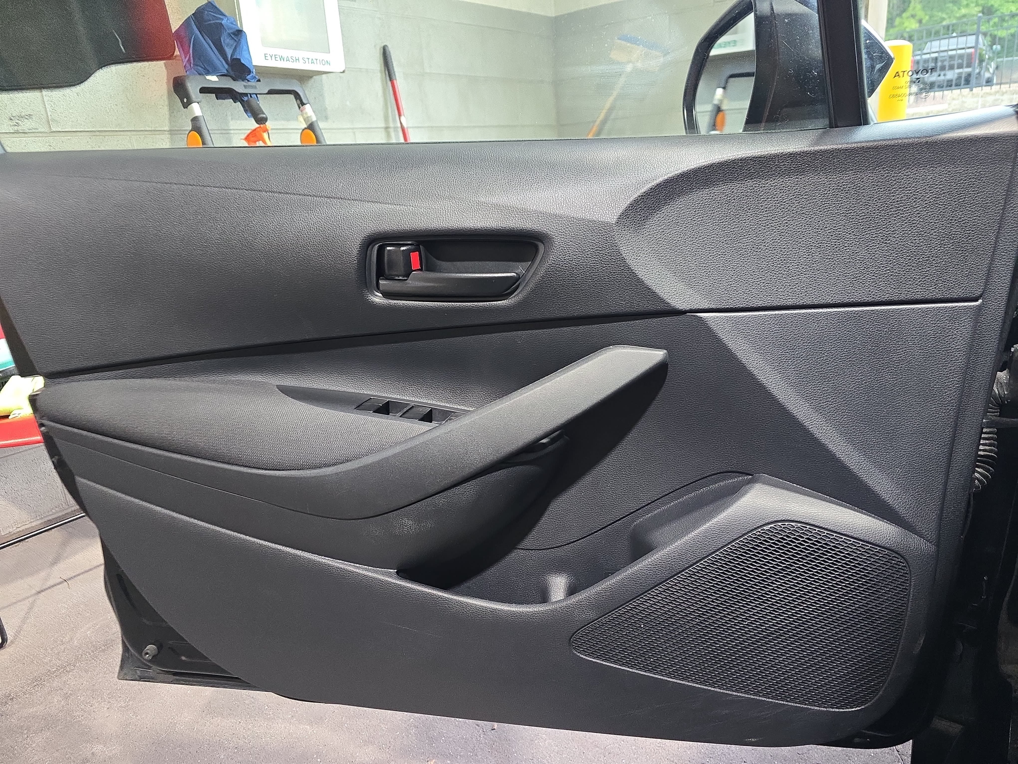 Used 2025 Toyota Corolla LE FWD image 27