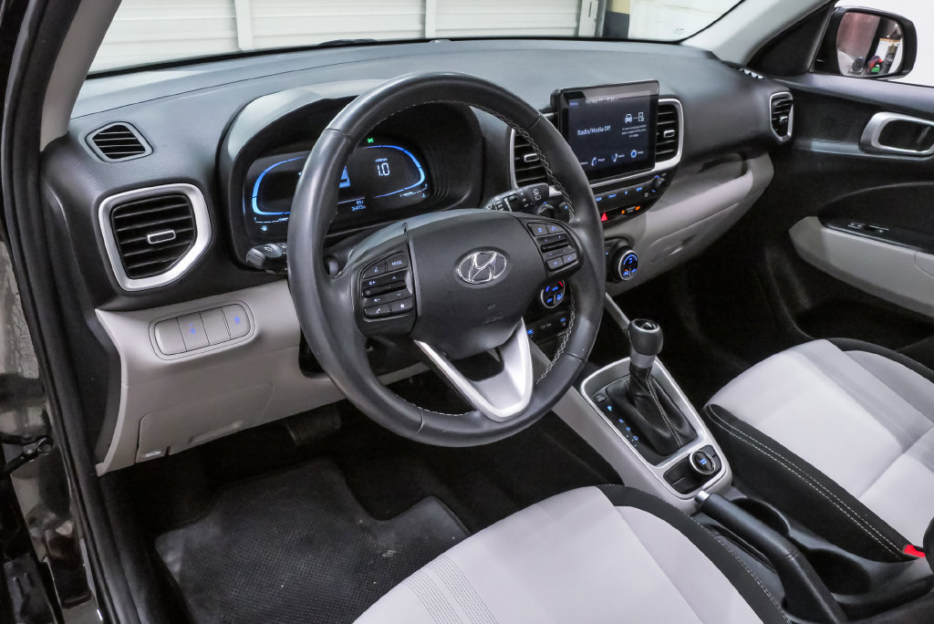 Certified 2024 Hyundai Venue SEL FWD image 2