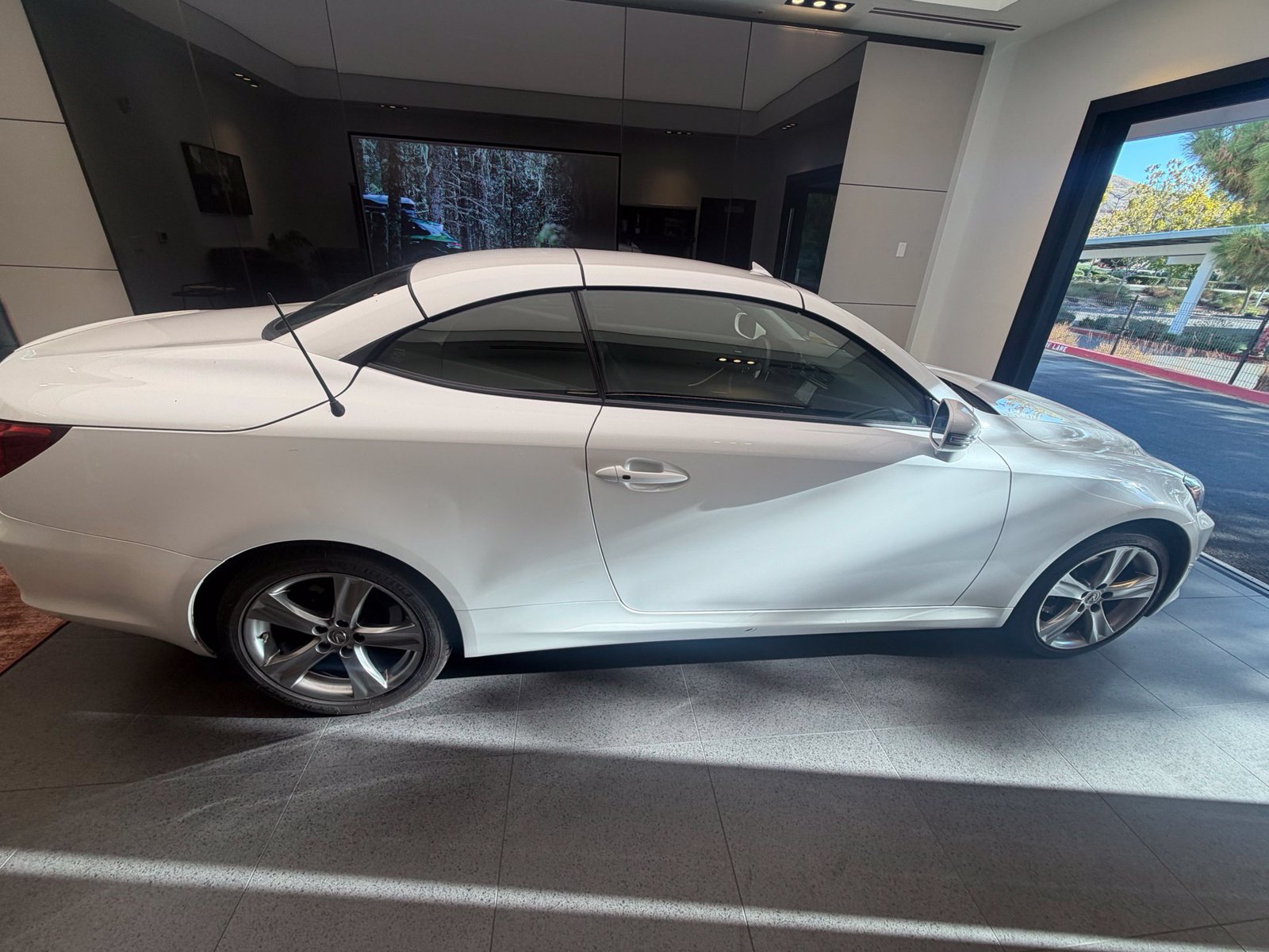 Used 2014 Lexus IS 250C w/ Navigation System Package RWD image 5