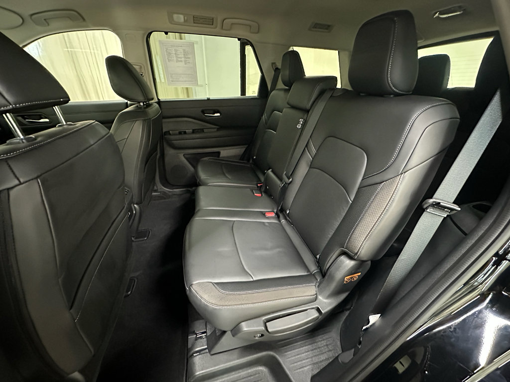 Used 2025 Nissan Pathfinder SL AWD/4WD image 26