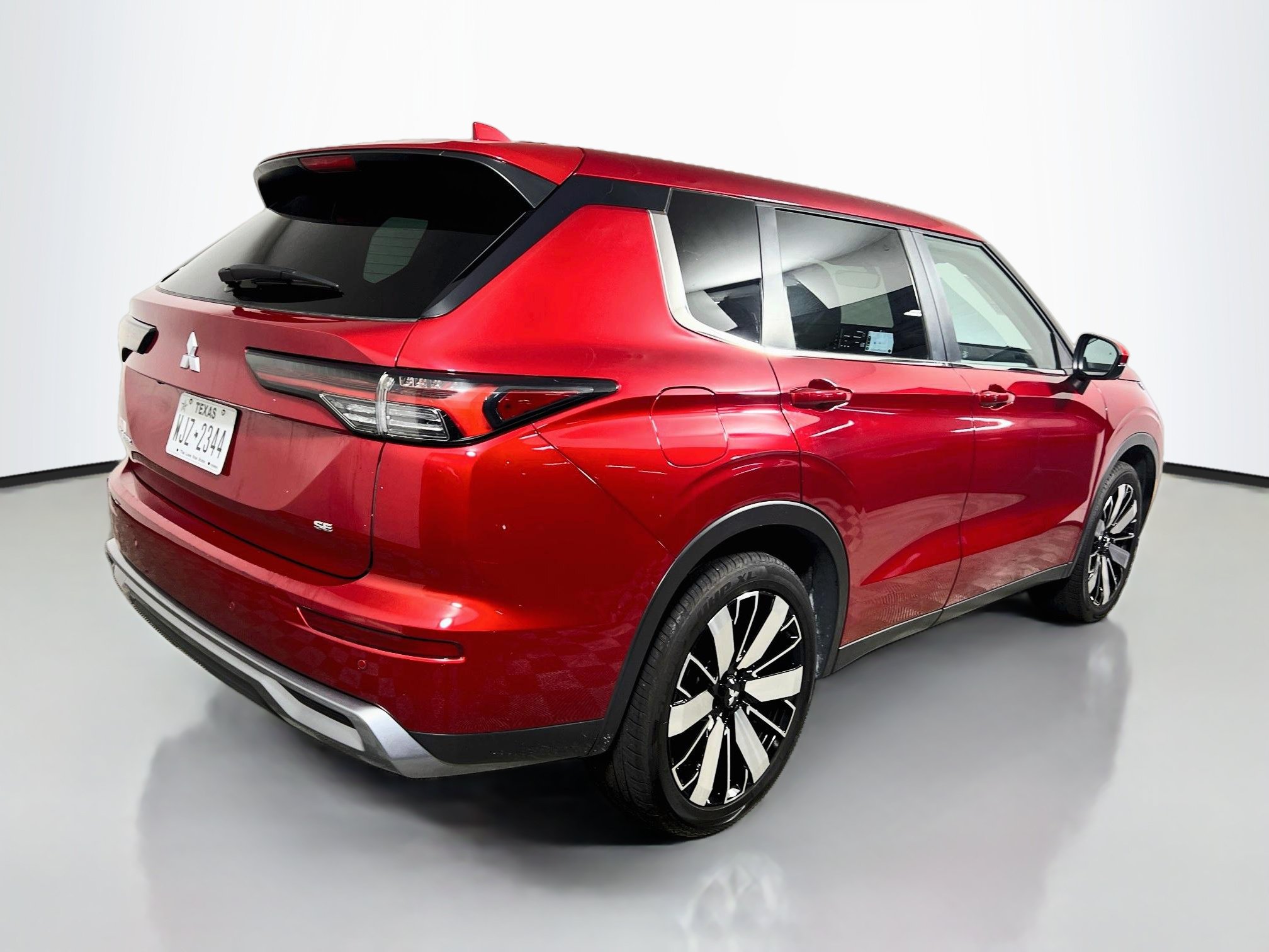Used 2025 Mitsubishi Outlander SE FWD image 4