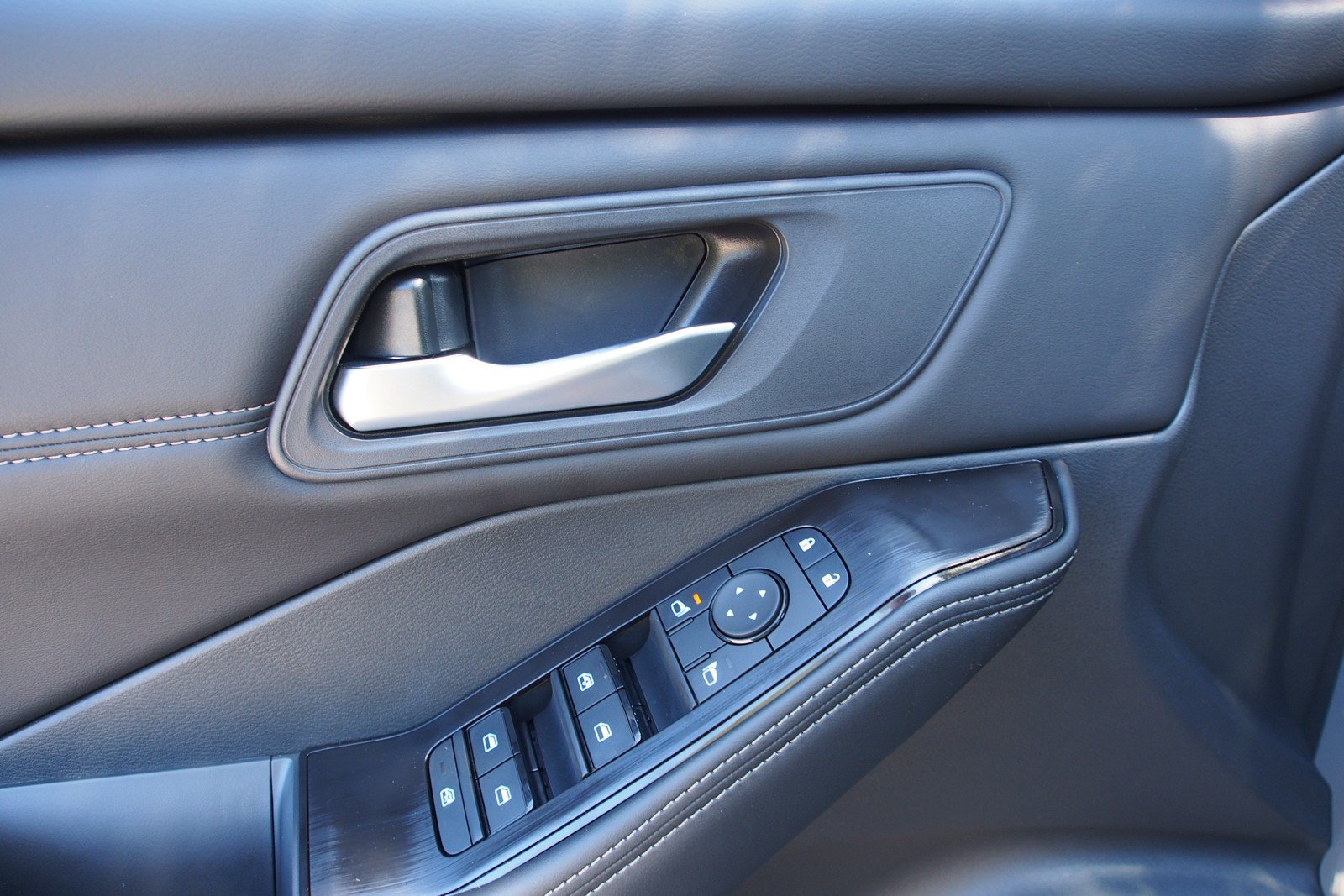 New 2026 Nissan Rogue Dark Armor FWD image 18