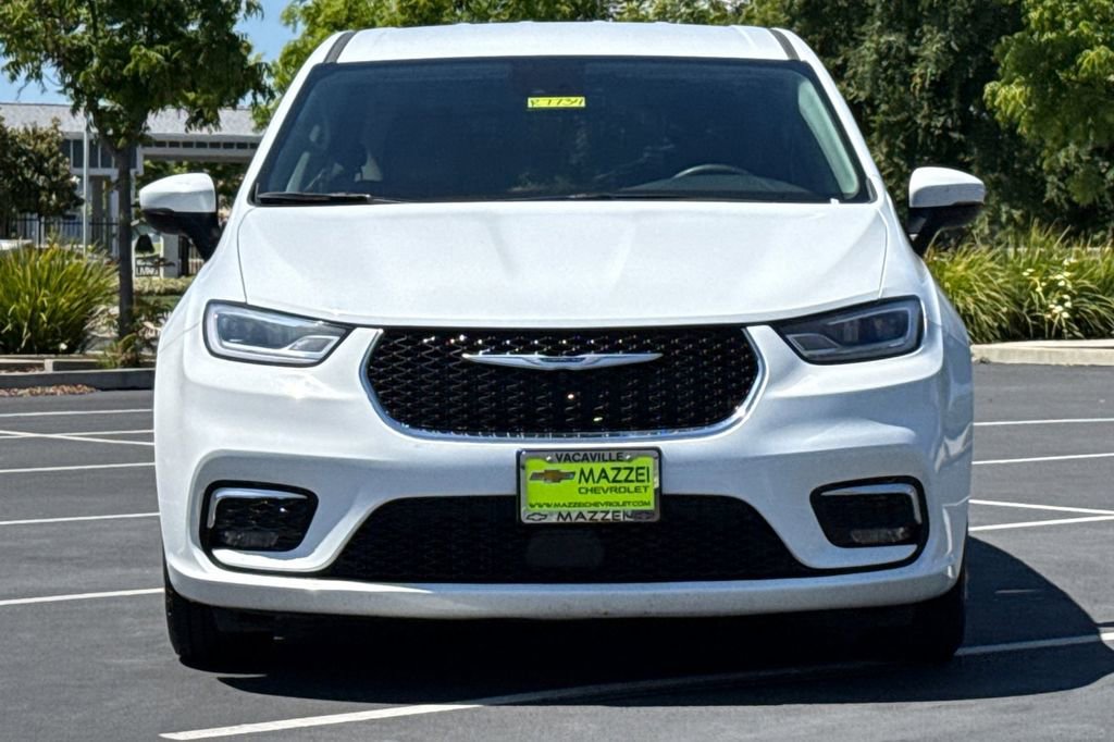 Used 2023 Chrysler Pacifica Touring-L FWD image 7