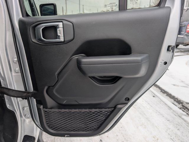 Used 2022 Jeep Gladiator Willys image 18