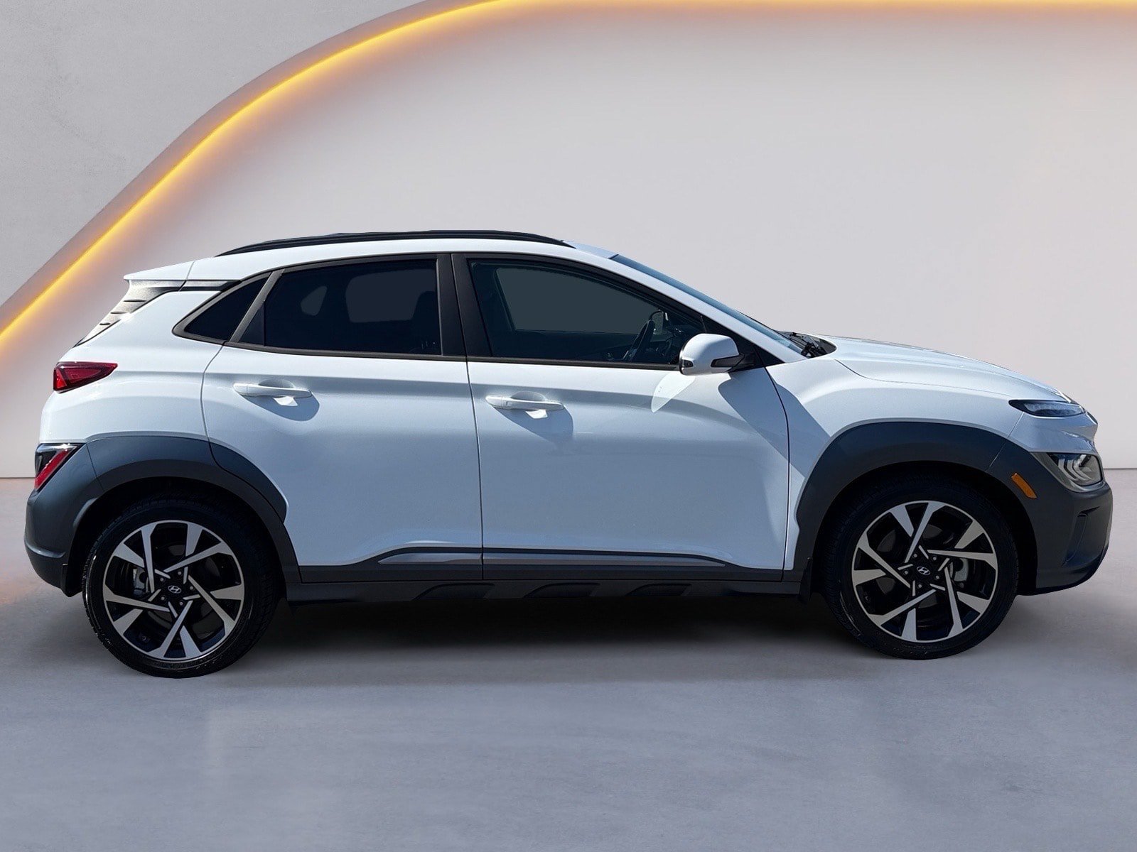 Used 2022 Hyundai Kona Limited w/ Winter Weather Package AWD/4WD image 2