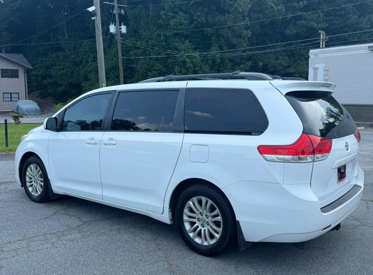 Used 2013 Toyota Sienna XLE FWD image 6