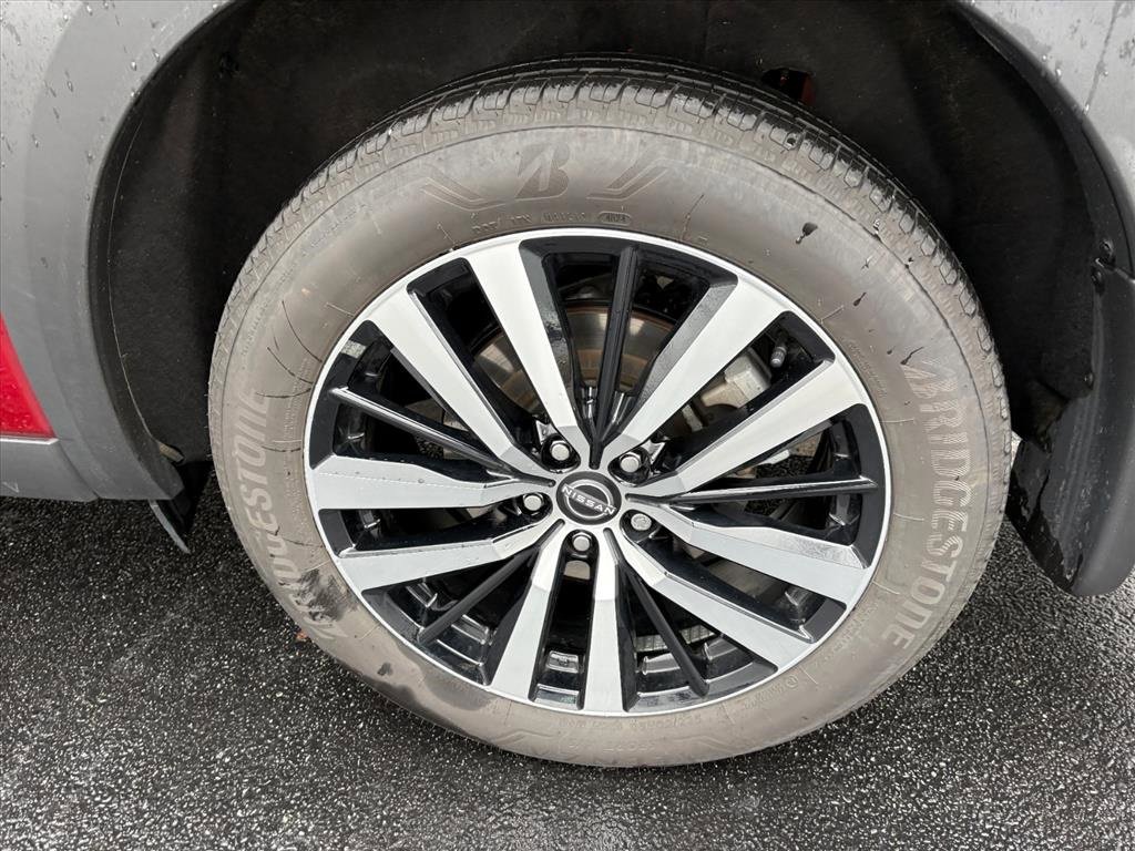 Used 2025 Nissan Pathfinder Platinum image 27