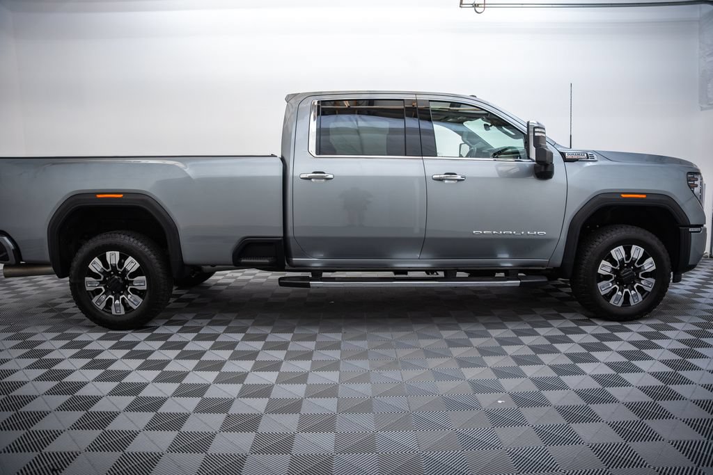 Used 2025 GMC Sierra 3500 Denali w/ Denali Reserve Package AWD/4WD image 4