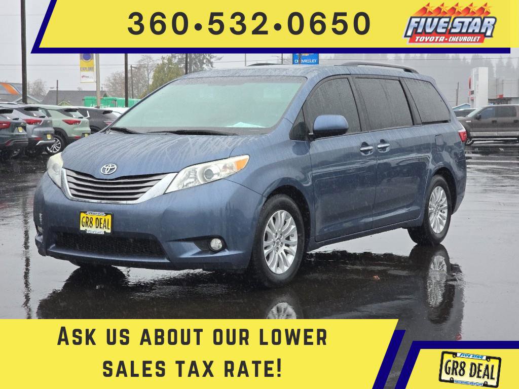 Used 2015 Toyota Sienna XLE w/ XLE Navigation Package image 1