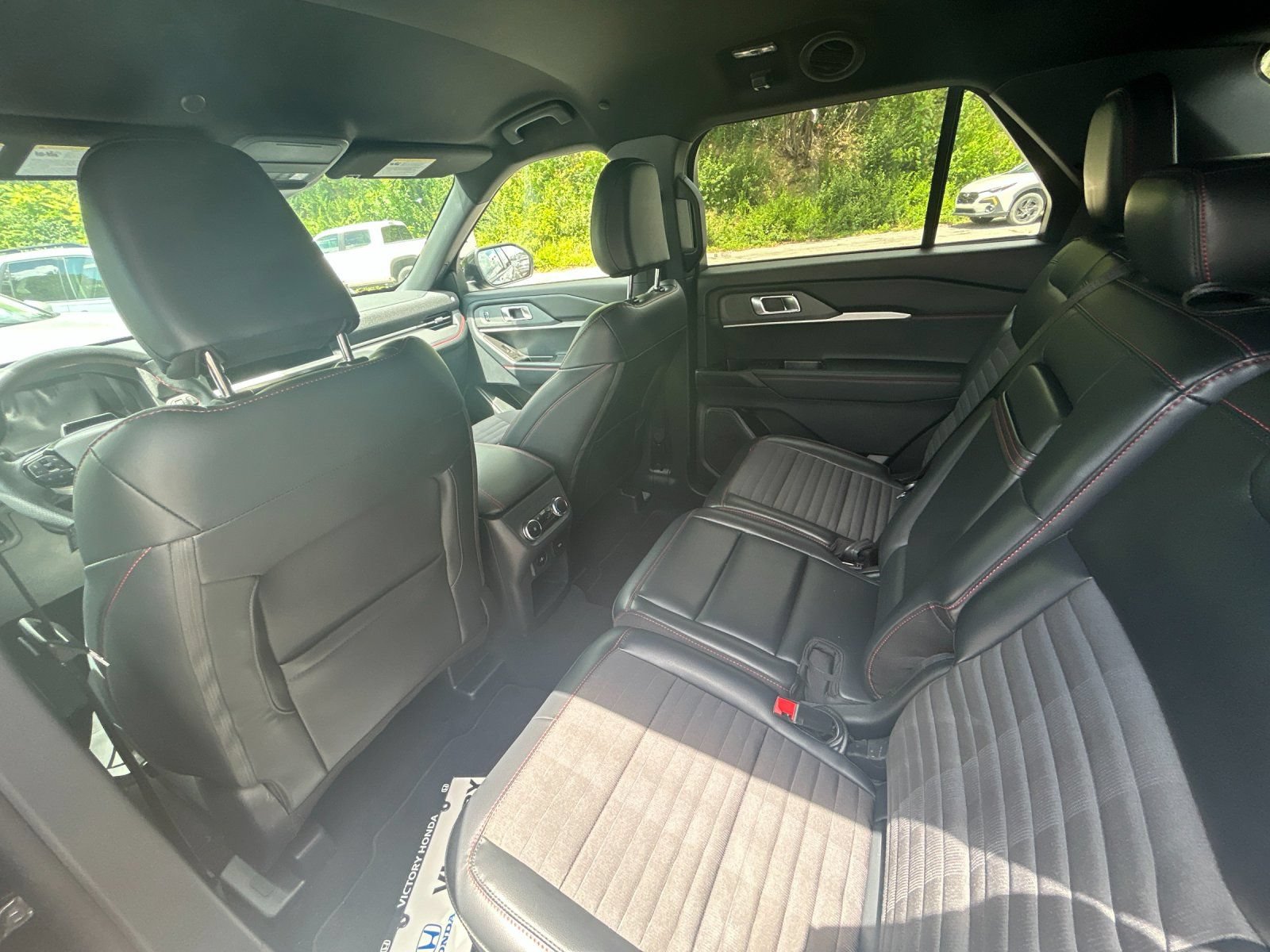 Used 2025 Ford Explorer ST-Line w/ ST-Line Street Pack AWD/4WD image 14