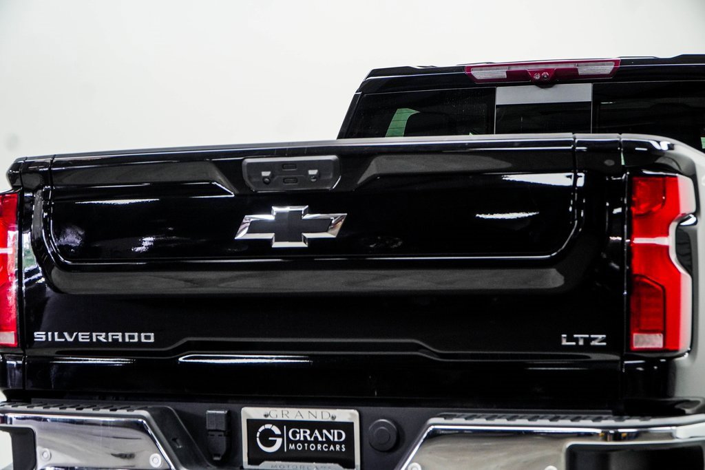 Used 2024 Chevrolet Silverado 3500 LTZ w/ LTZ Premium Package image 12