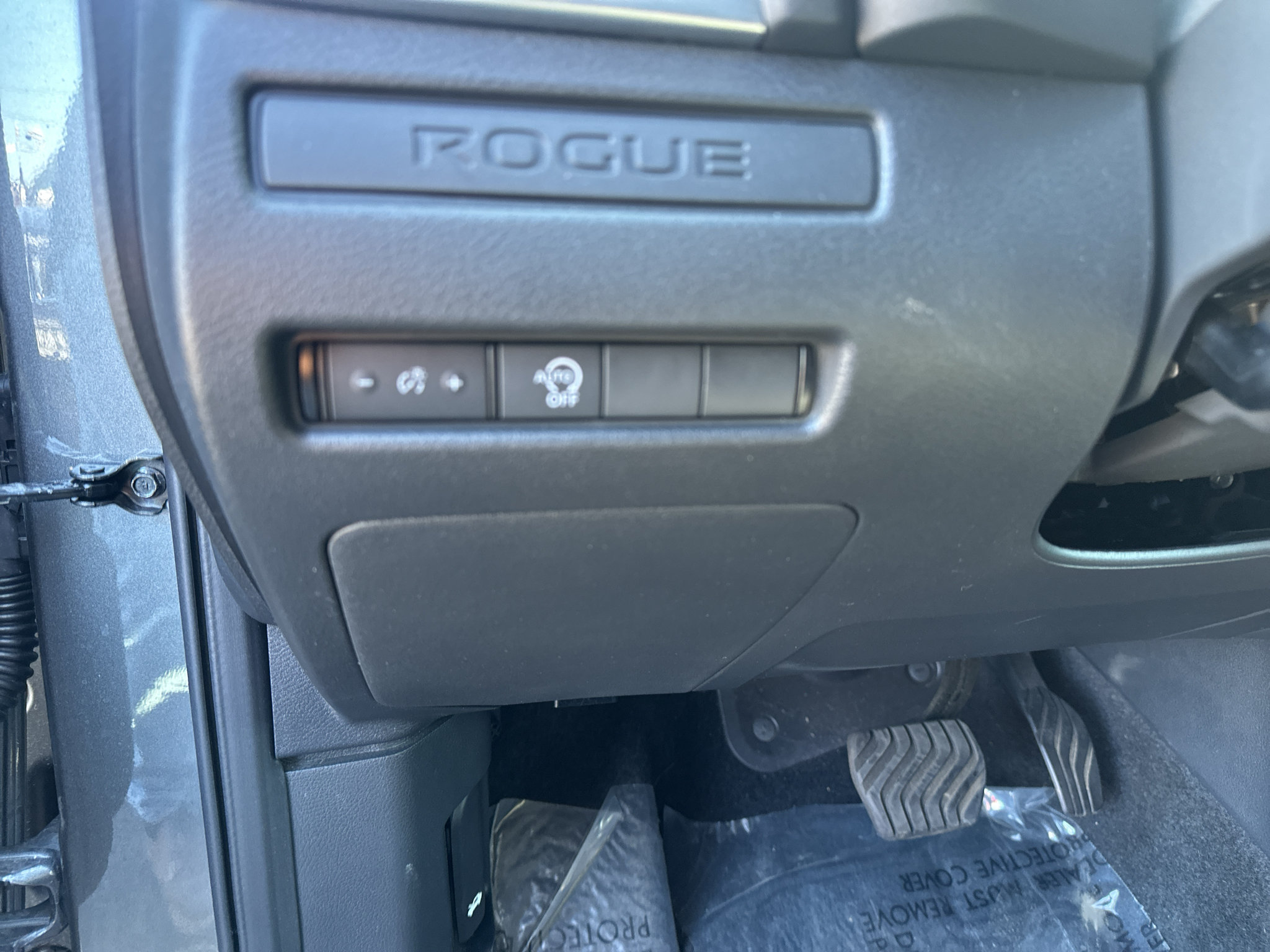 Used 2025 Nissan Rogue S AWD/4WD image 18