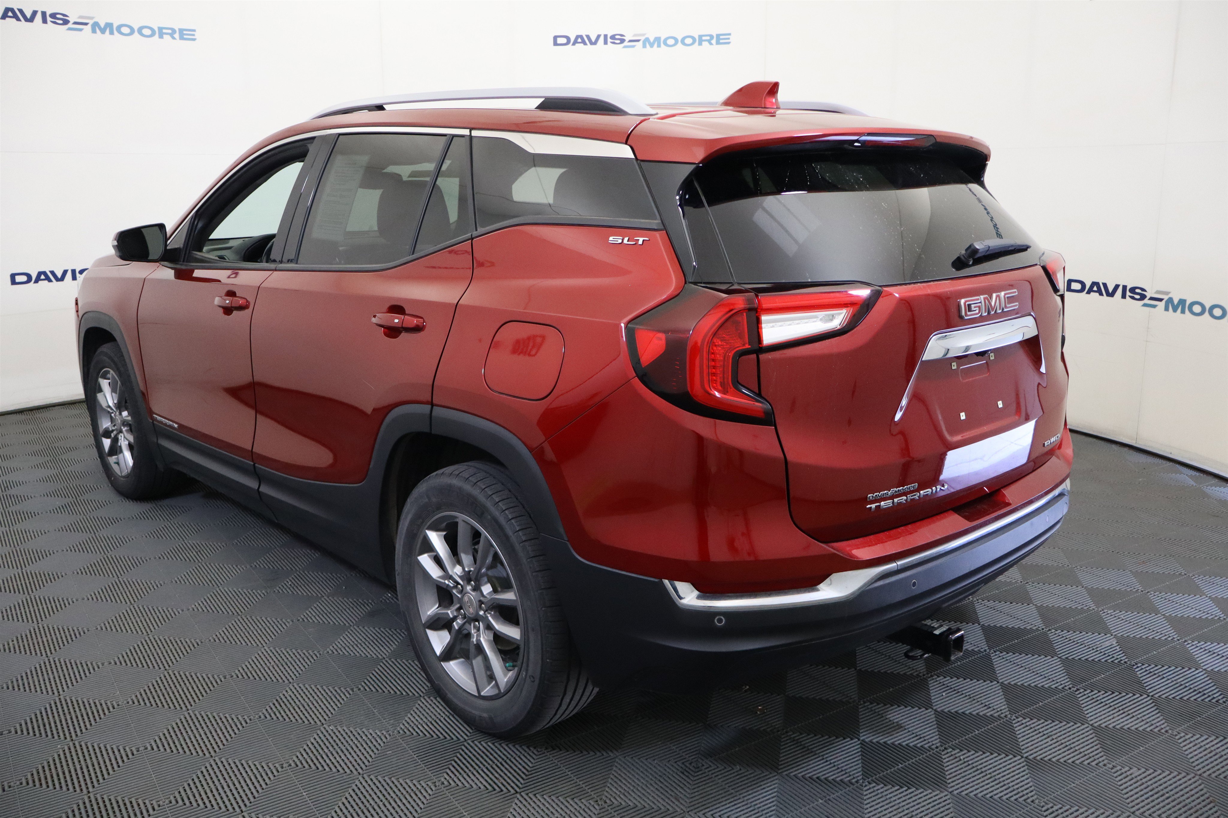 Used 2022 GMC Terrain SLT w/ LPO, Floor Liner Package AWD/4WD image 9