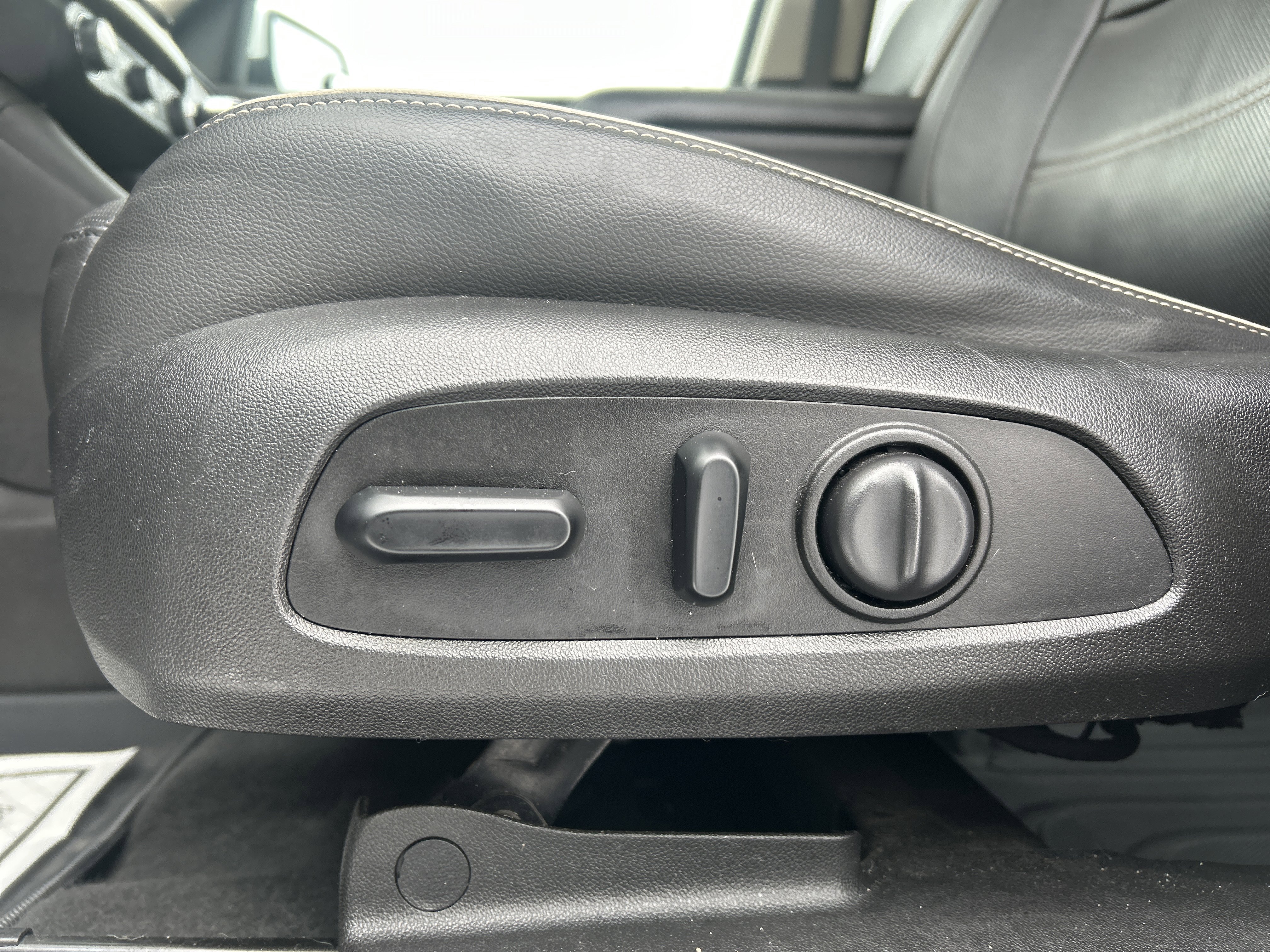 Used 2019 GMC Acadia Denali image 15