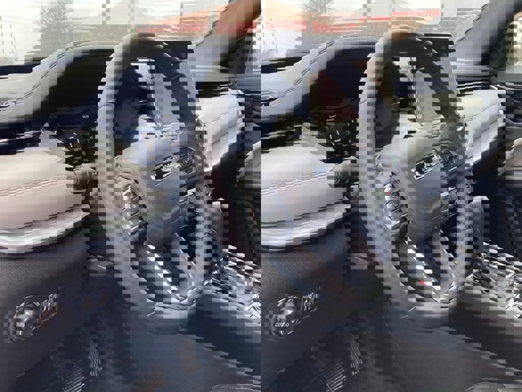 Used 2025 Jeep Compass Limited image 9