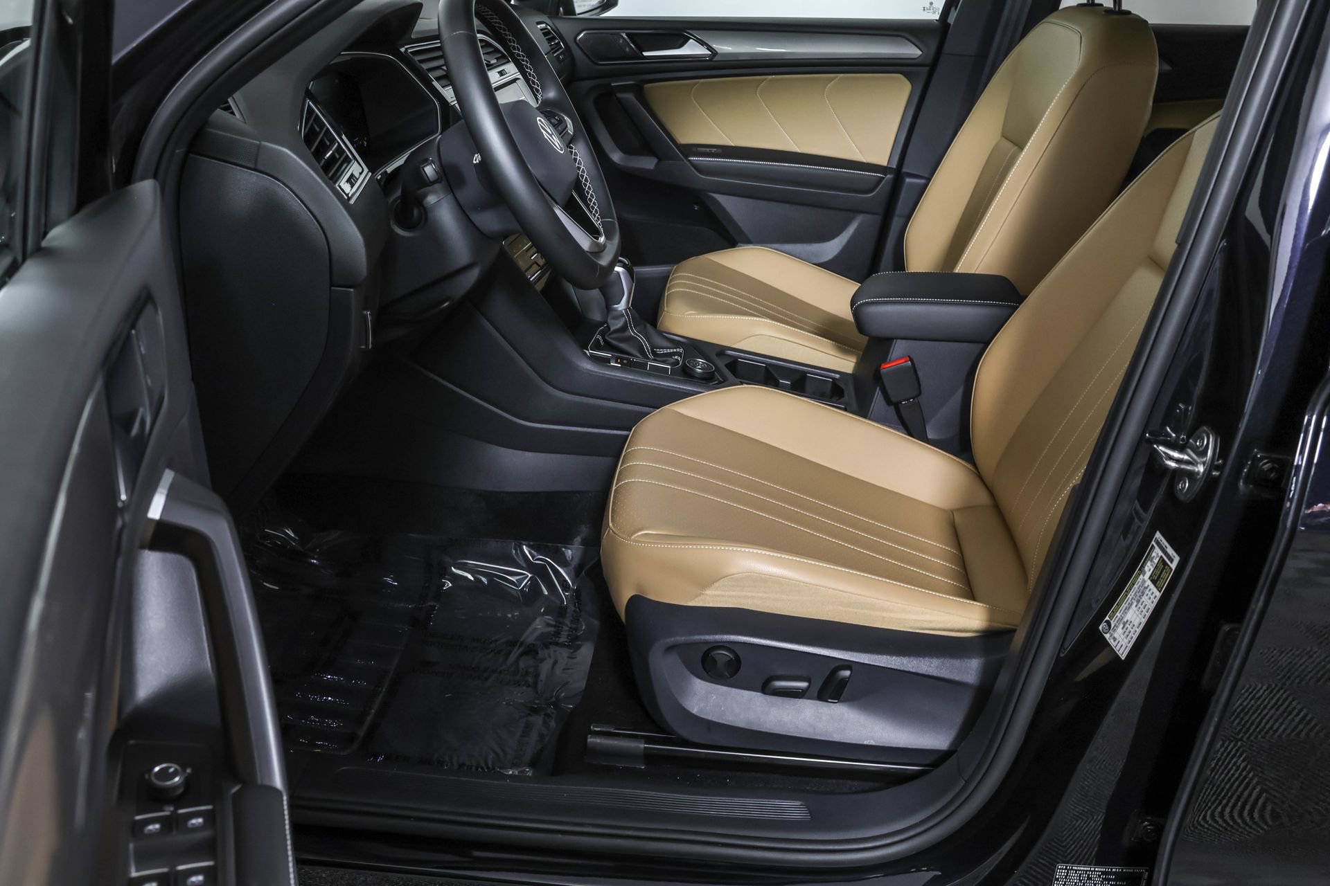 Used 2024 Volkswagen Tiguan SE image 21