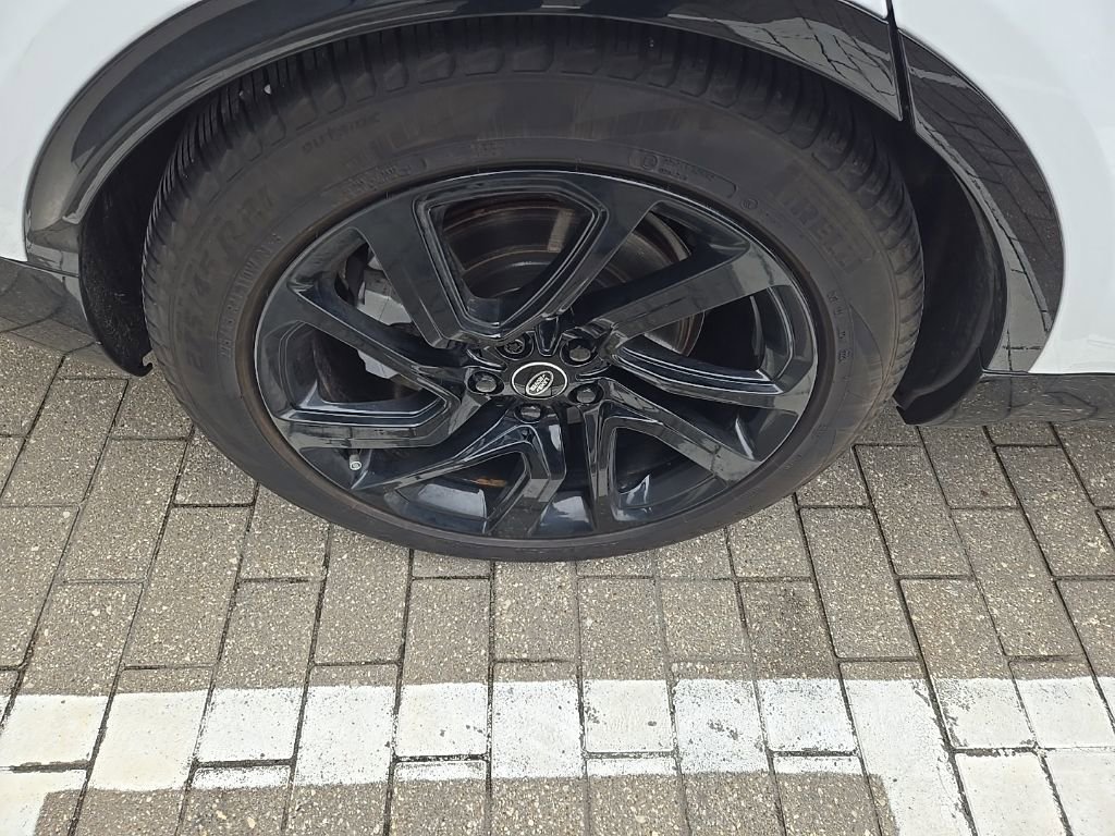 Used 2025 Land Rover Discovery Dynamic SE image 12