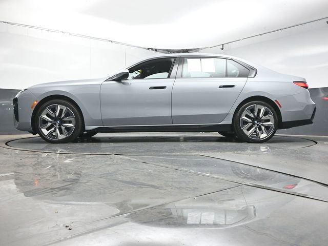 Used 2025 BMW 740i image 37