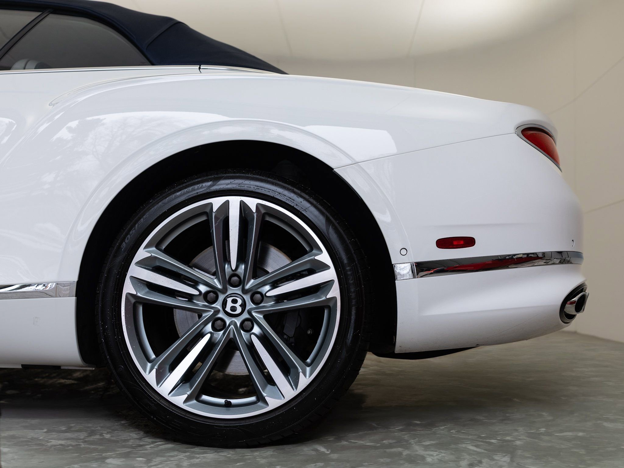 Used 2024 Bentley Continental GT image 15