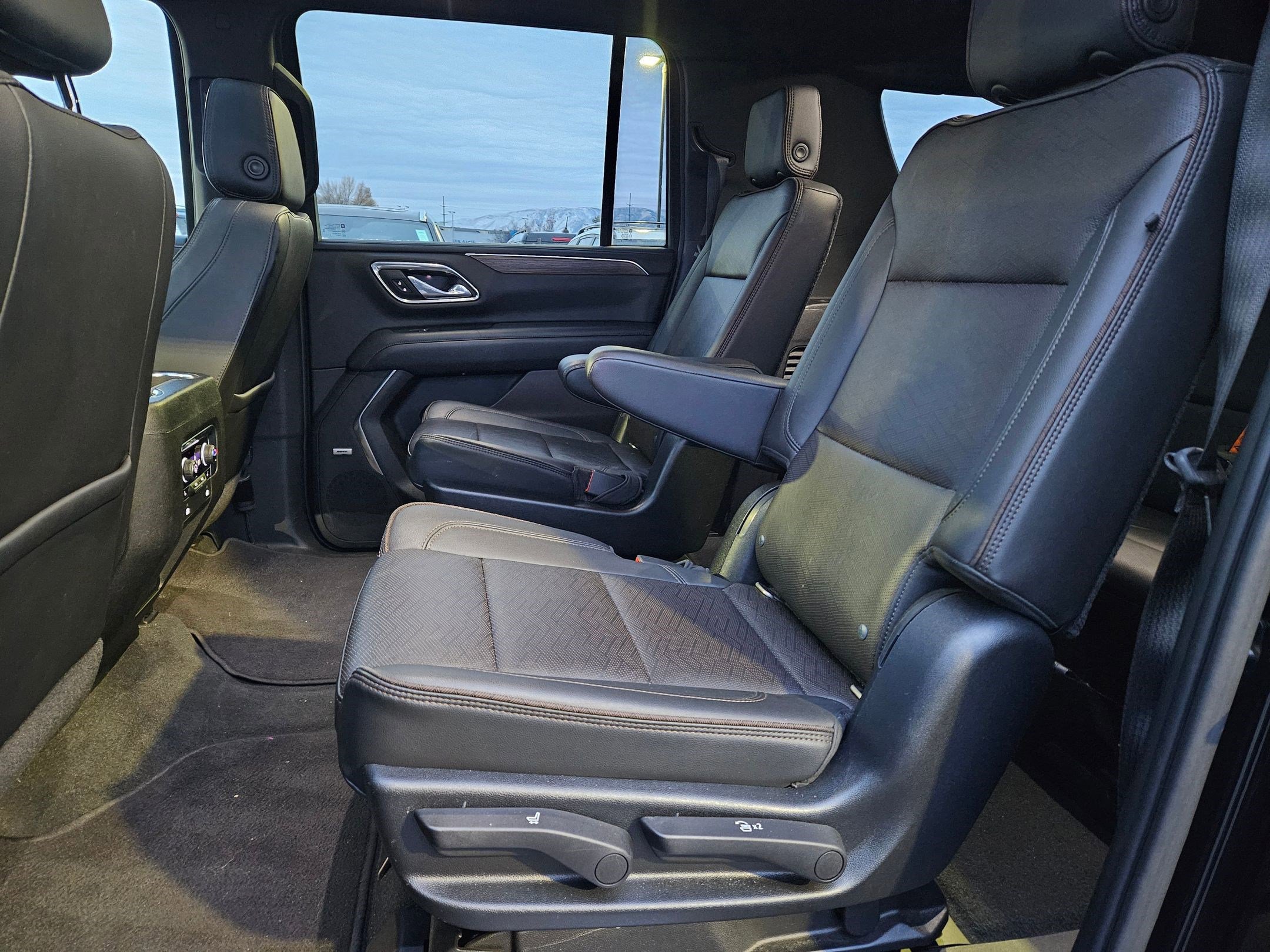 Used 2021 Chevrolet Suburban High Country w/ Premium Package image 30