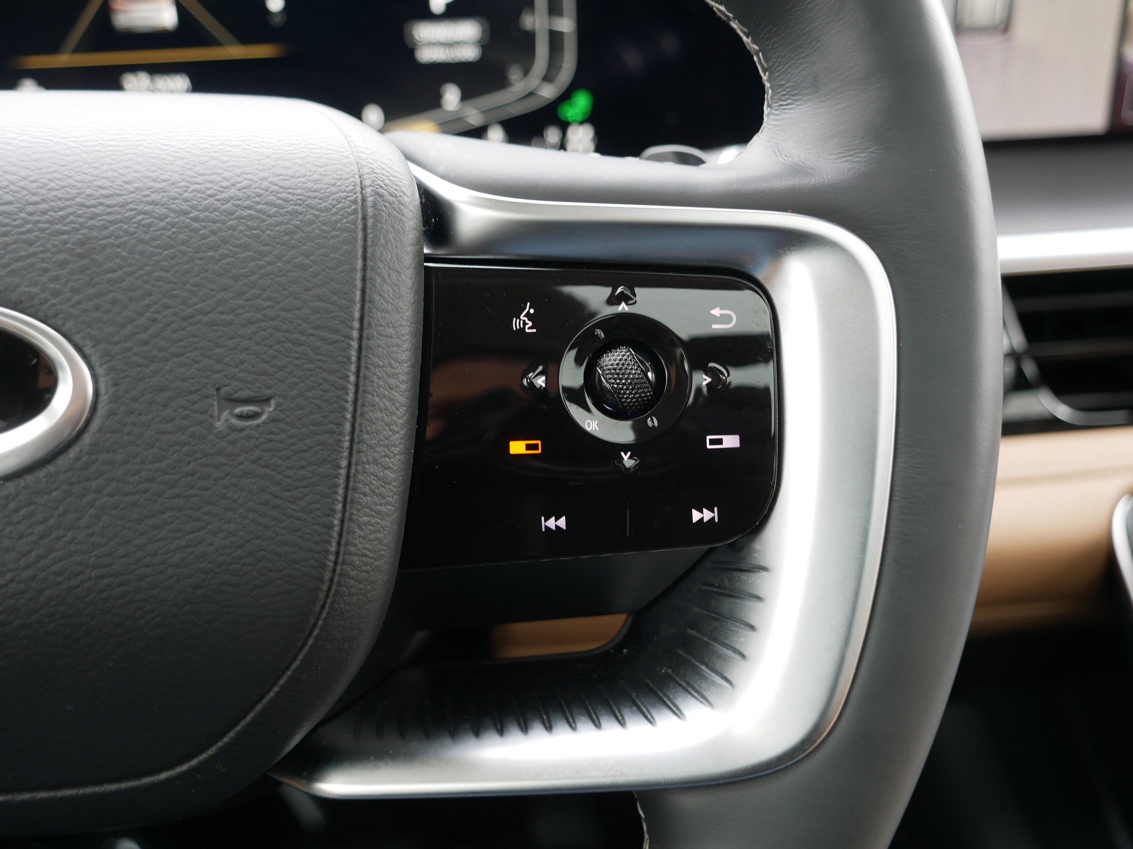 Certified 2025 INFINITI QX80 Luxe image 30