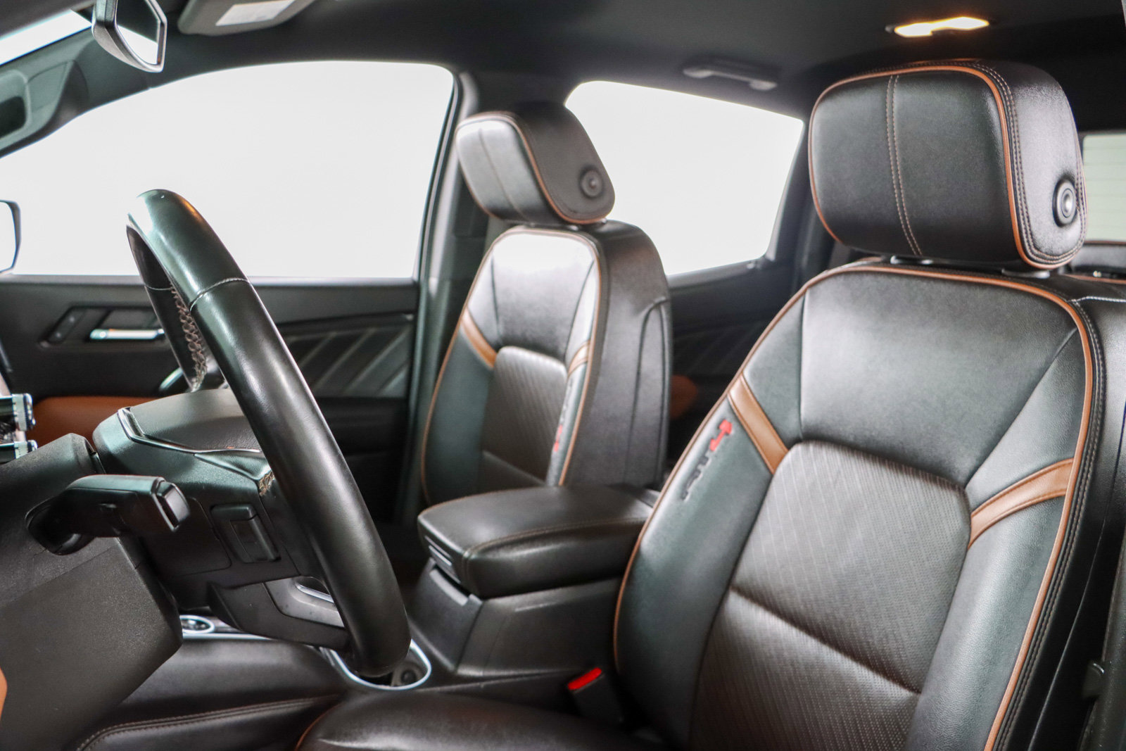 Used 2023 GMC Canyon AT4 w/ AT4 Premium Package image 24