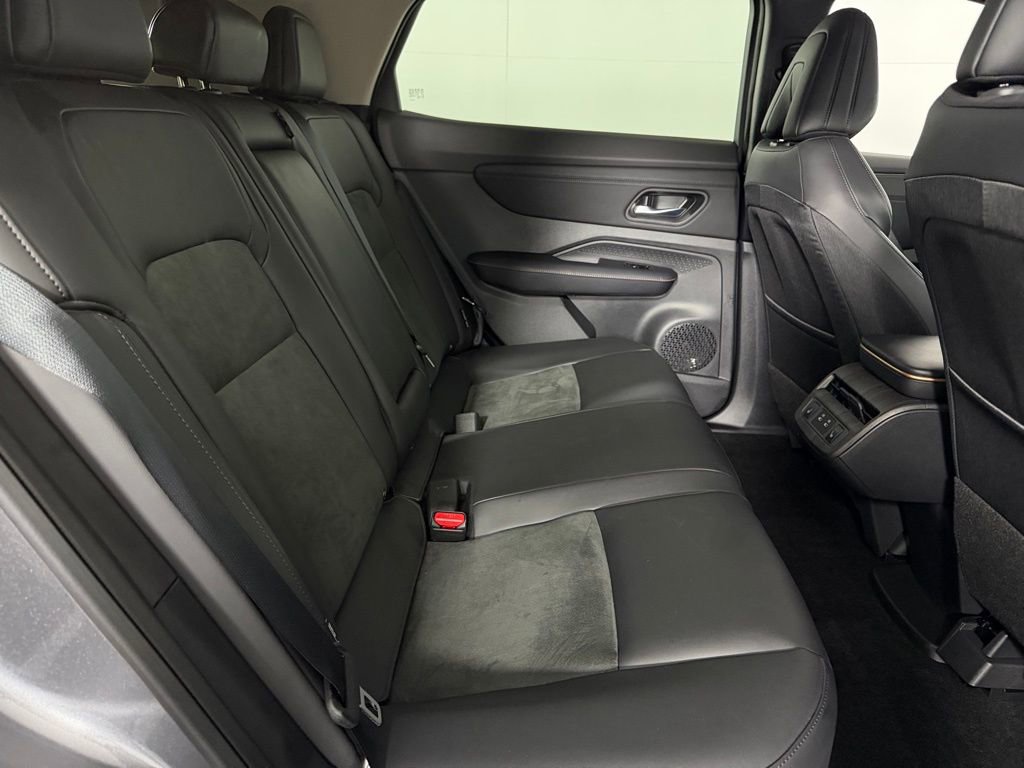 Used 2025 Nissan Ariya FWD image 28