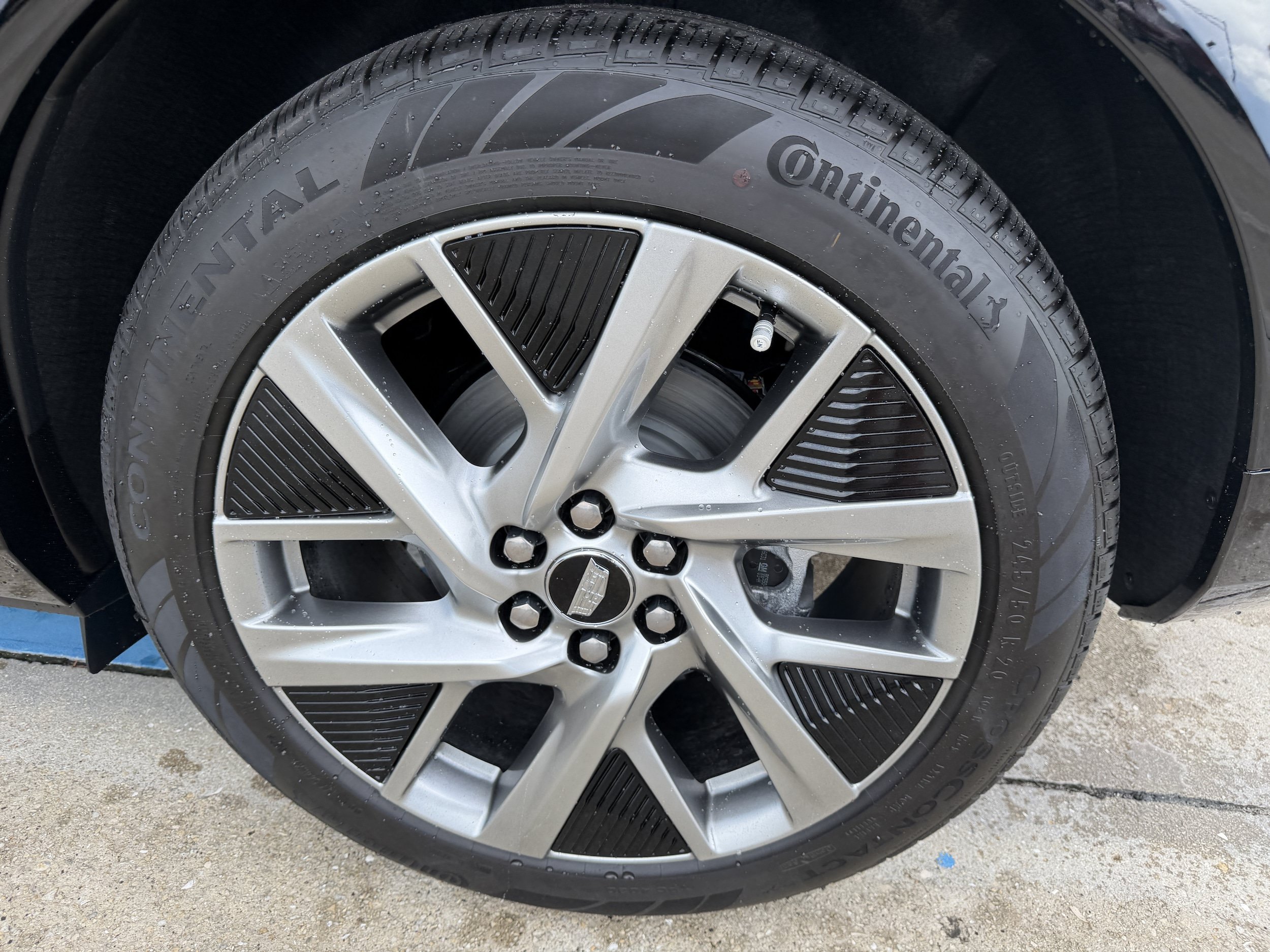 New 2026 Cadillac Optiq Luxury 1 RWD image 30