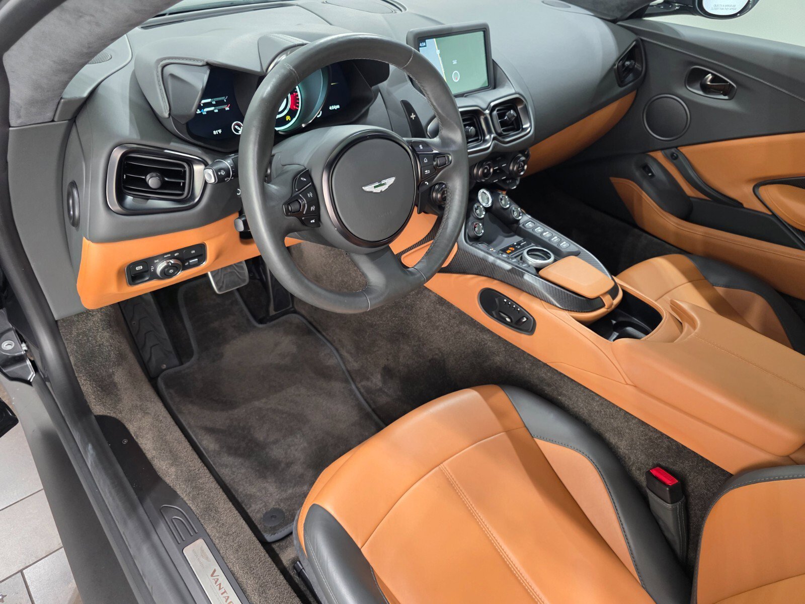 Used 2023 Aston Martin V8 Vantage Coupe image 3