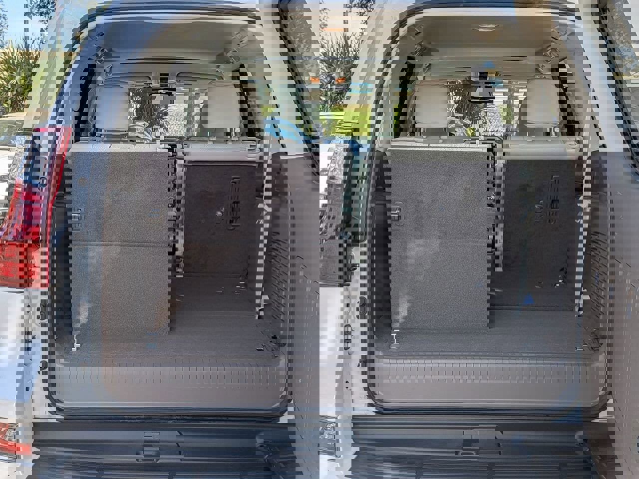 Used 2018 Lexus GX 460 Luxury w/ Sport Design Package AWD/4WD image 25