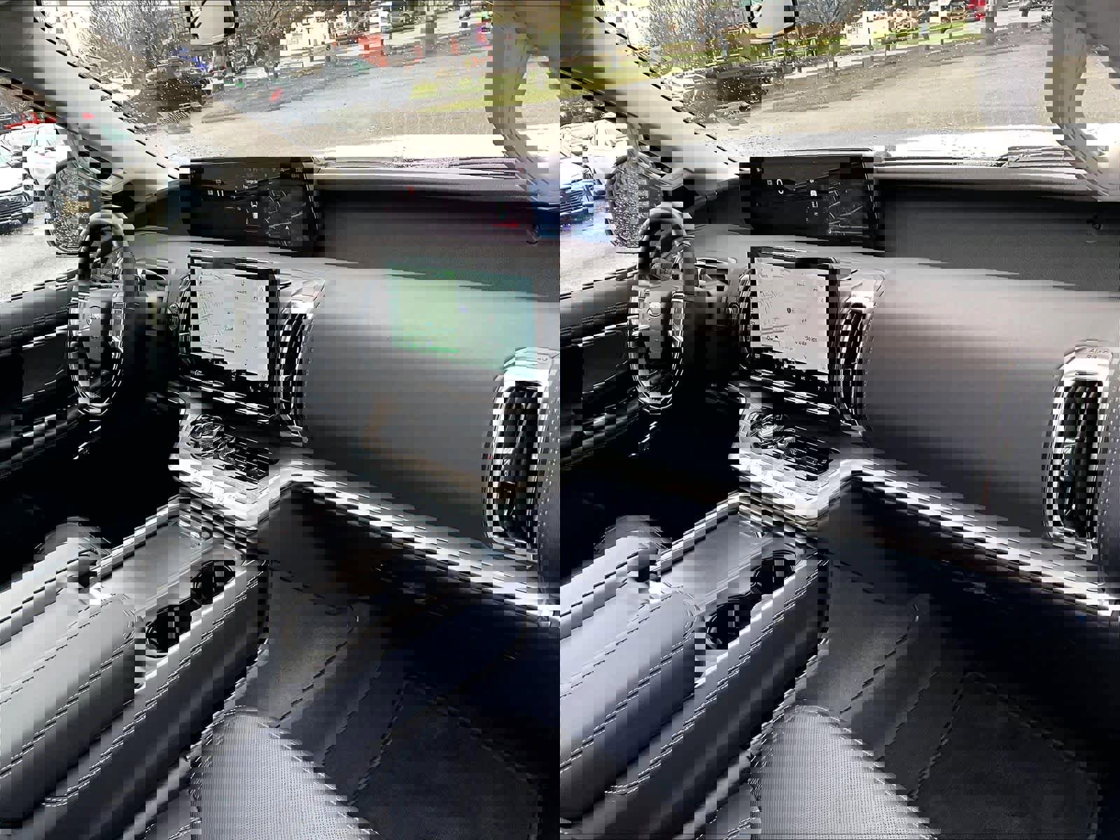 Used 2025 Ford Expedition Platinum image 14