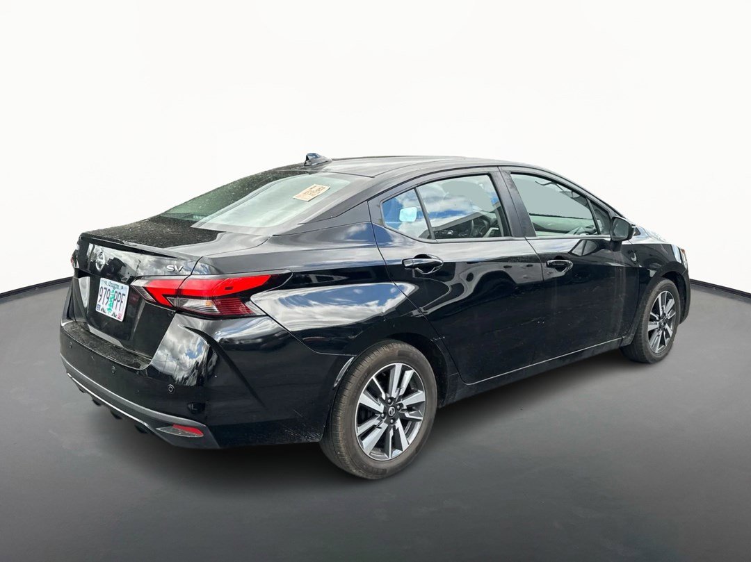Used 2021 Nissan Versa SV image 3