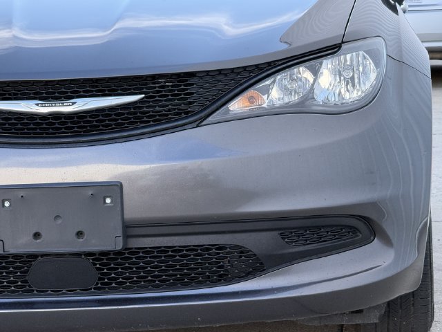 Used 2022 Chrysler Voyager LX FWD image 8