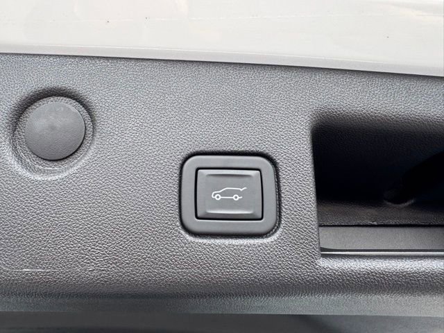 Used 2024 Chevrolet Equinox RS w/ RS Leather Package image 32