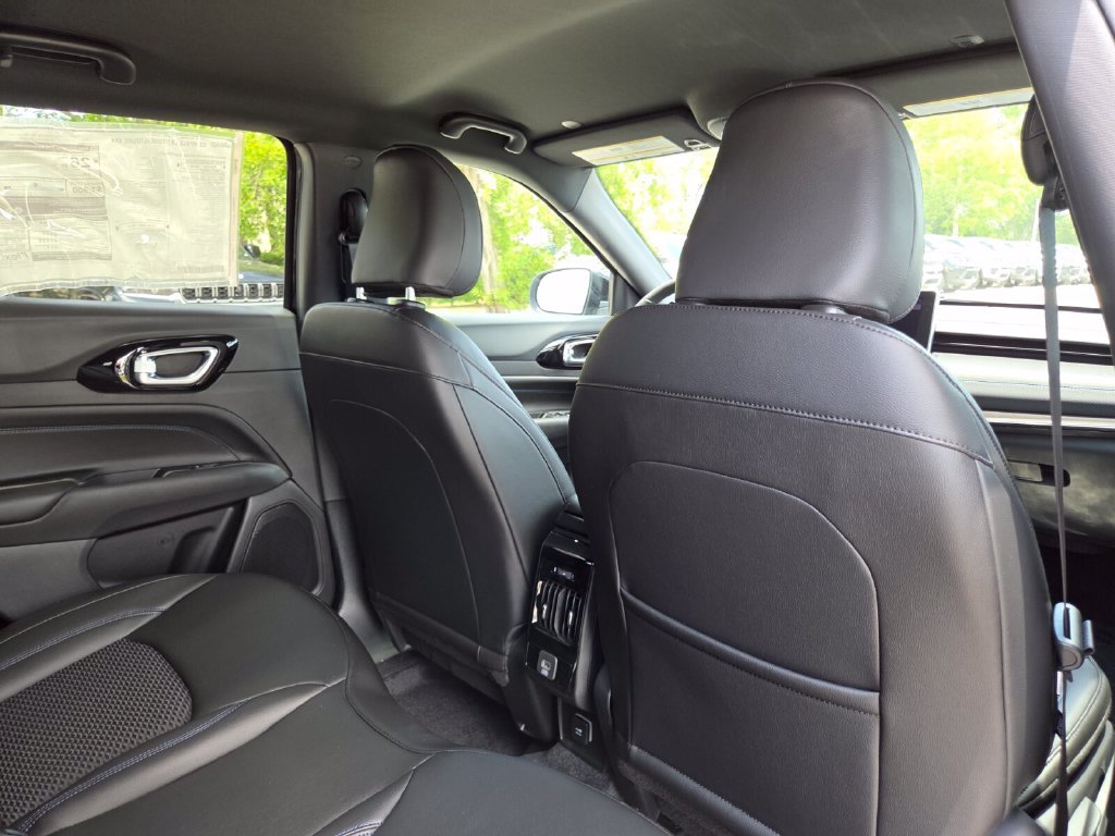 New 2026 Jeep Compass Latitude AWD/4WD image 17